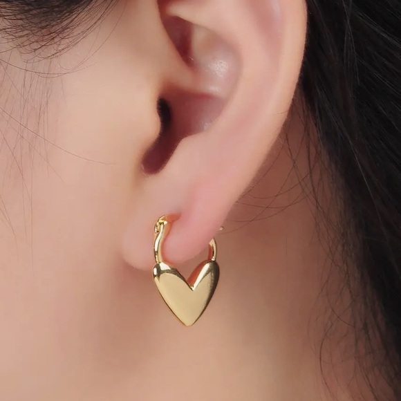 Boutique Jewelry - Gold Heart Latch Hoop Earrings (7002)